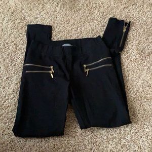 Vicinity Size Small Black leggings with Gold Zipper details